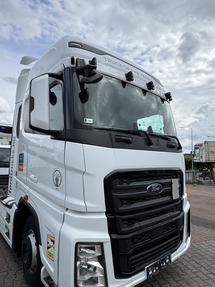 FORD F-MAX TRUCKS 500 - Кабіна: фото 1 FORD F-MAX TRUCKS 500 - Кабіна: фото 1