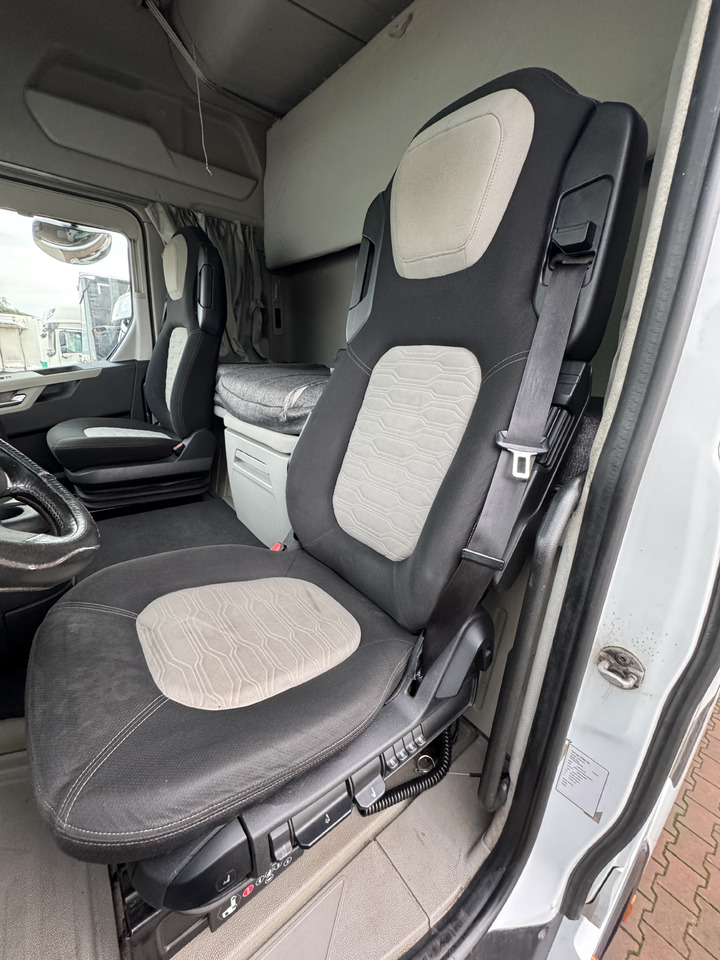 Ford F-Max 500 - Кабіна й інтер'єр: фото 2 Ford F-Max 500 - Кабіна й інтер'єр: фото 2