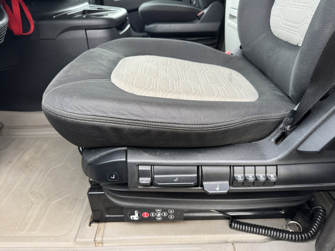 Ford F-Max 500 - Кабіна й інтер'єр: фото 4 Ford F-Max 500 - Кабіна й інтер'єр: фото 4