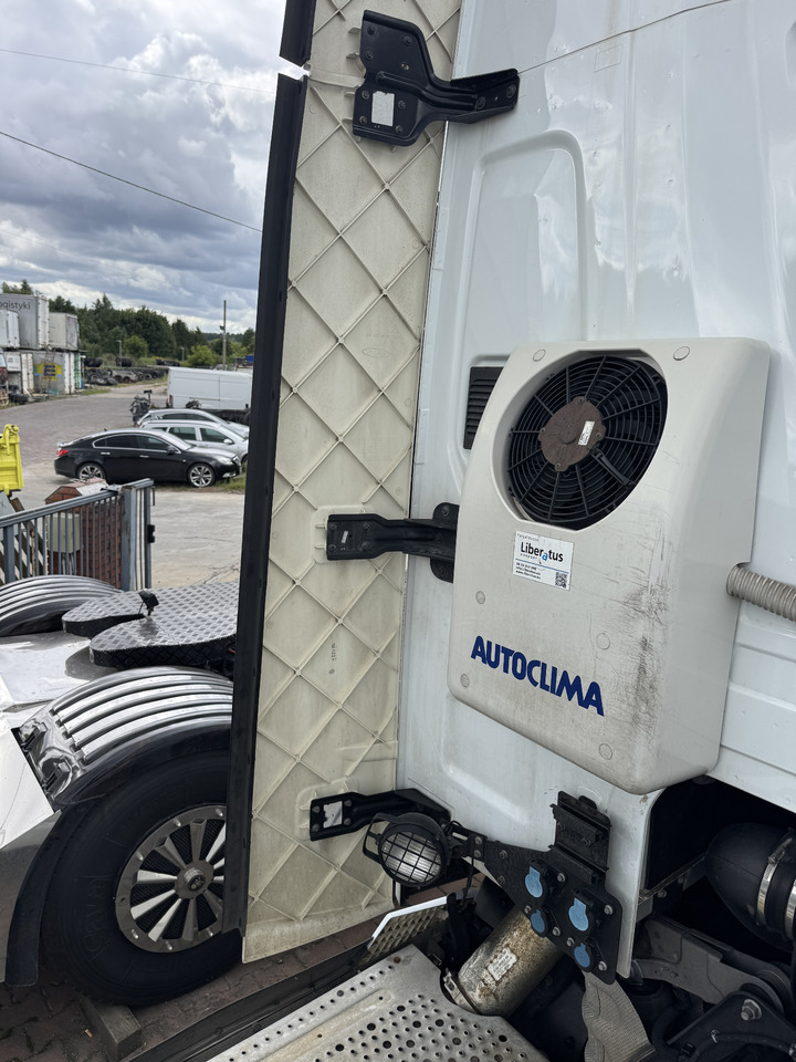 Ford F-Max Cargo - Аеродинаміка/ Спойлери в категорії Вантажівки: фото 3 Ford F-Max Cargo - Аеродинаміка/ Спойлери в категорії Вантажівки: фото 3