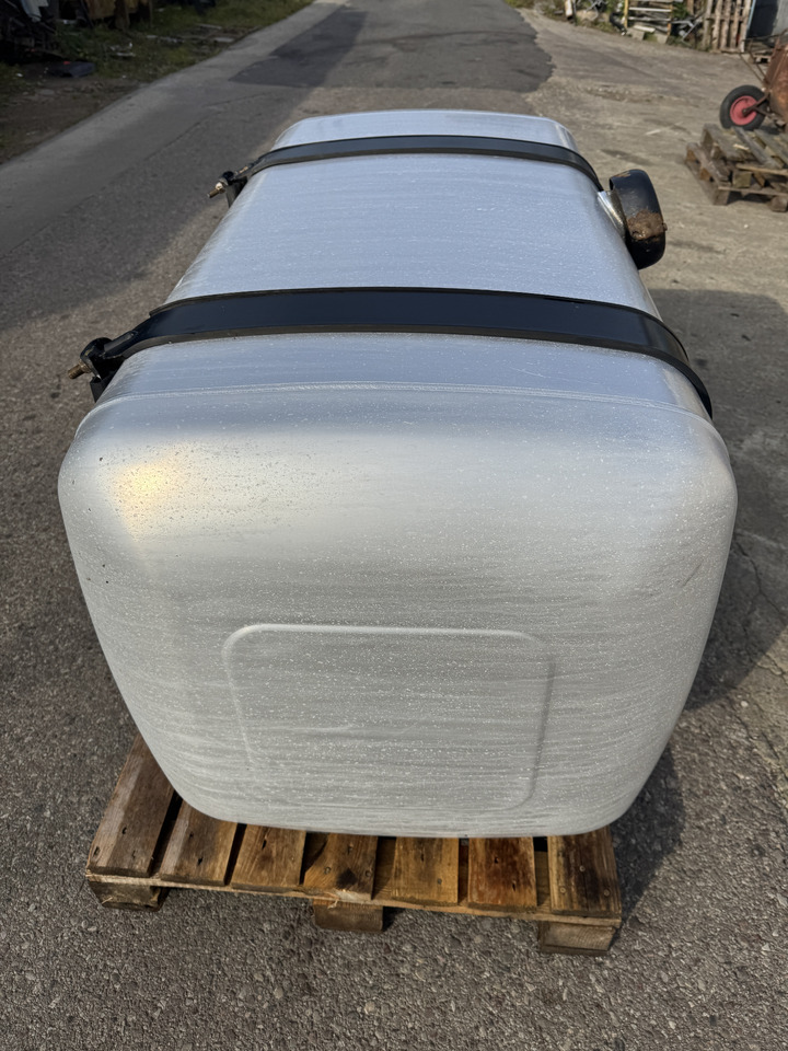 Ford F-Max - Паливний бак: фото 5 Ford F-Max - Паливний бак: фото 5