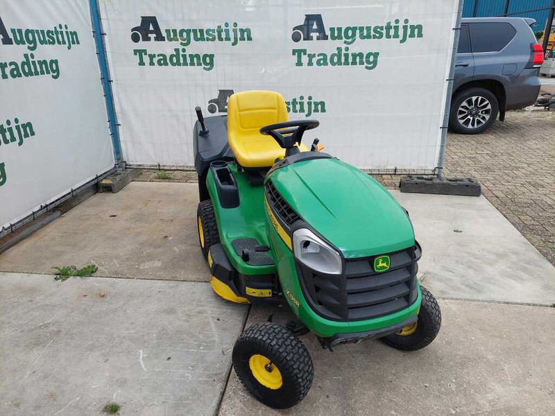 John Deere X 135R - Газонокосарка: фото 1 John Deere X 135R - Газонокосарка: фото 1