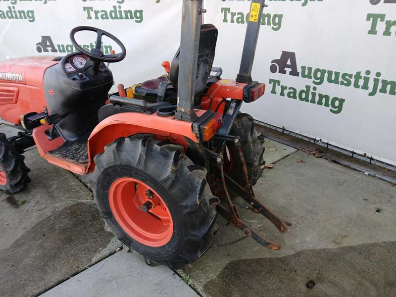 Kubota B 2420 - Мінітрактор: фото 4 Kubota B 2420 - Мінітрактор: фото 4