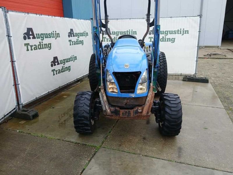 New Holland TC 40 - Трактор: фото 2 New Holland TC 40 - Трактор: фото 2