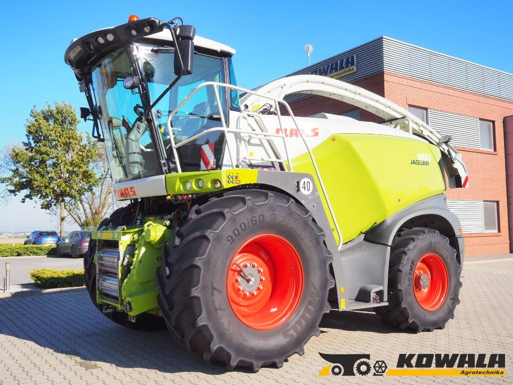 Claas Jaguar 950 4x4  - Кормозбиральний комбайн: фото 1 Claas Jaguar 950 4x4  - Кормозбиральний комбайн: фото 1