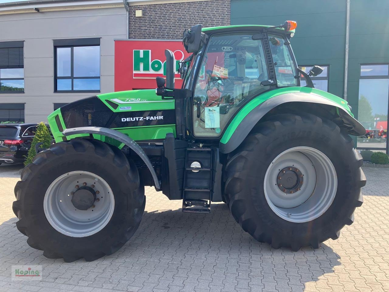 Deutz-Fahr 7250 Agrotron TTV - Трактор: фото 4 Deutz-Fahr 7250 Agrotron TTV - Трактор: фото 4
