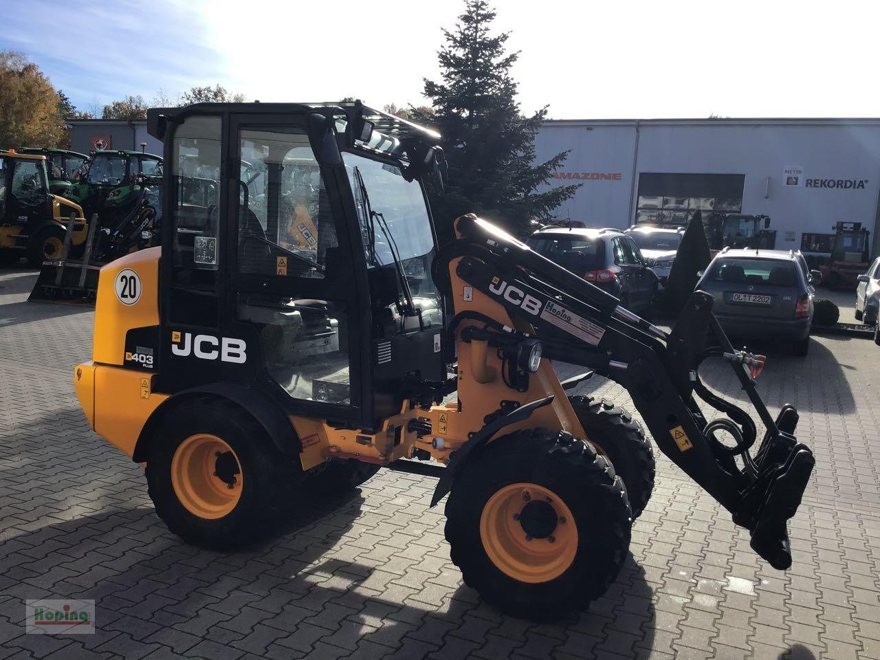 JCB 403 PLUS - Компактний фронтальний навантажувач: фото 3 JCB 403 PLUS - Компактний фронтальний навантажувач: фото 3