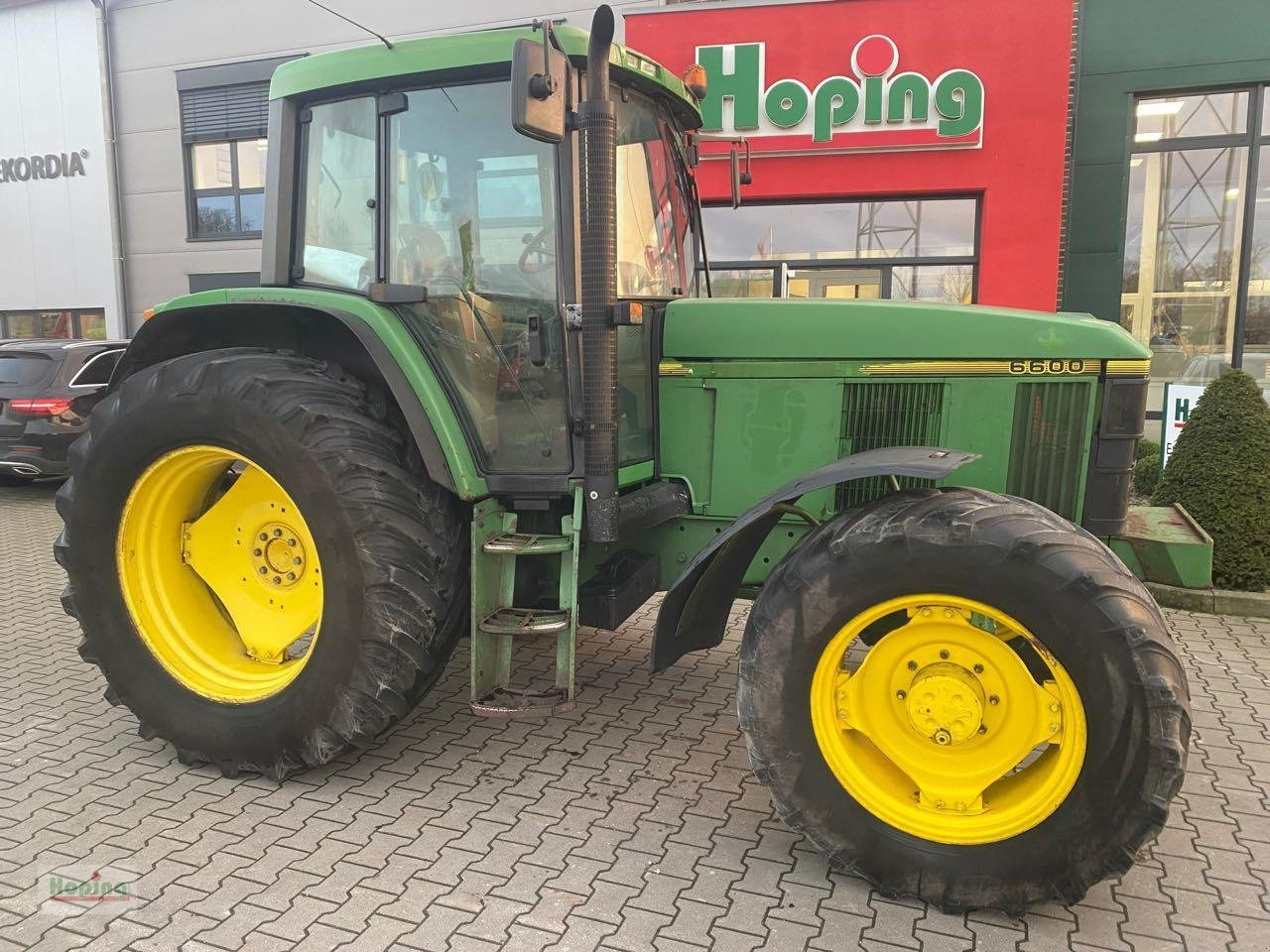 John Deere 6600 - Трактор: фото 1 John Deere 6600 - Трактор: фото 1