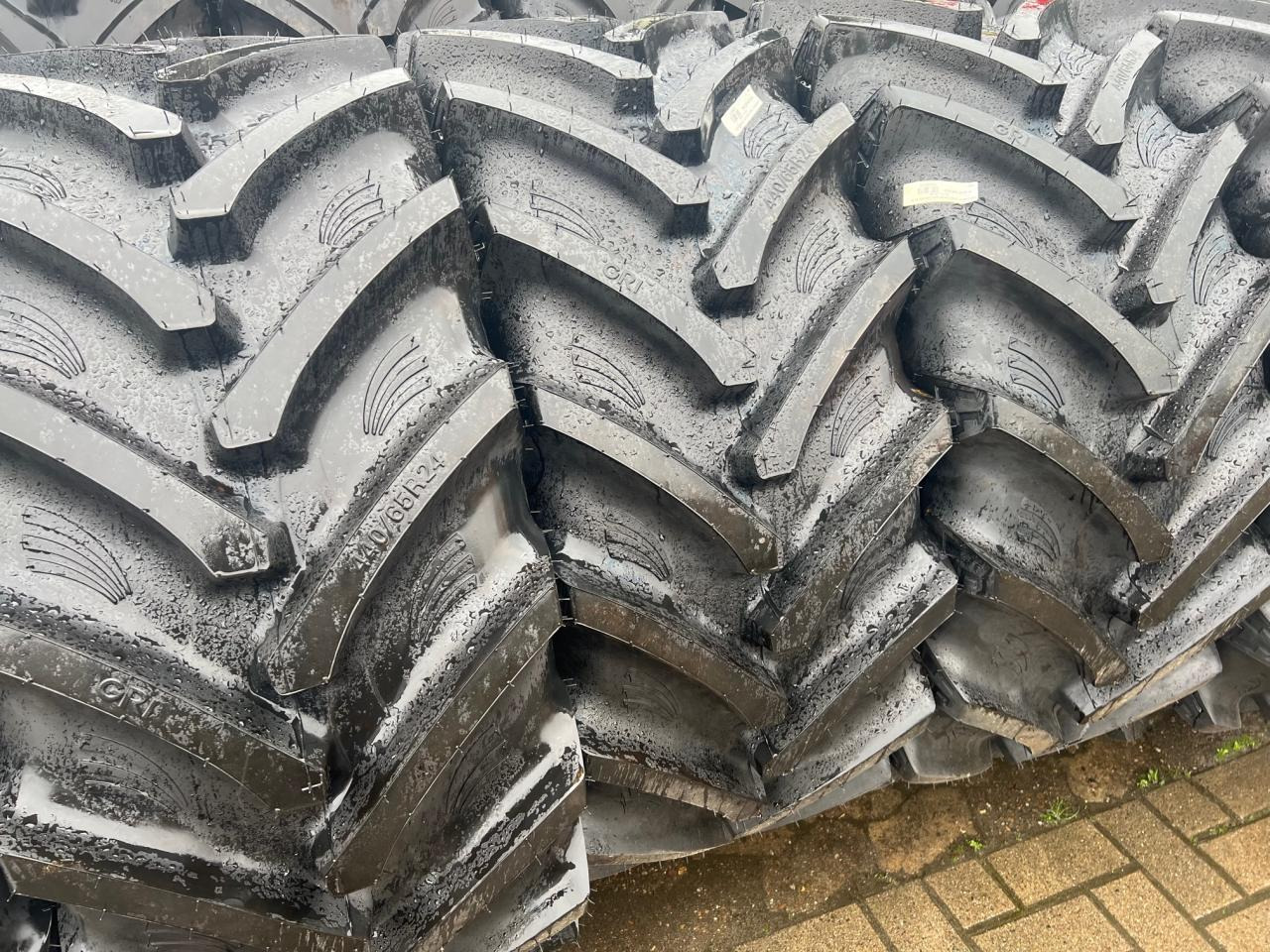 440/65R24 *GRI* - Шина: фото 1 440/65R24 *GRI* - Шина: фото 1