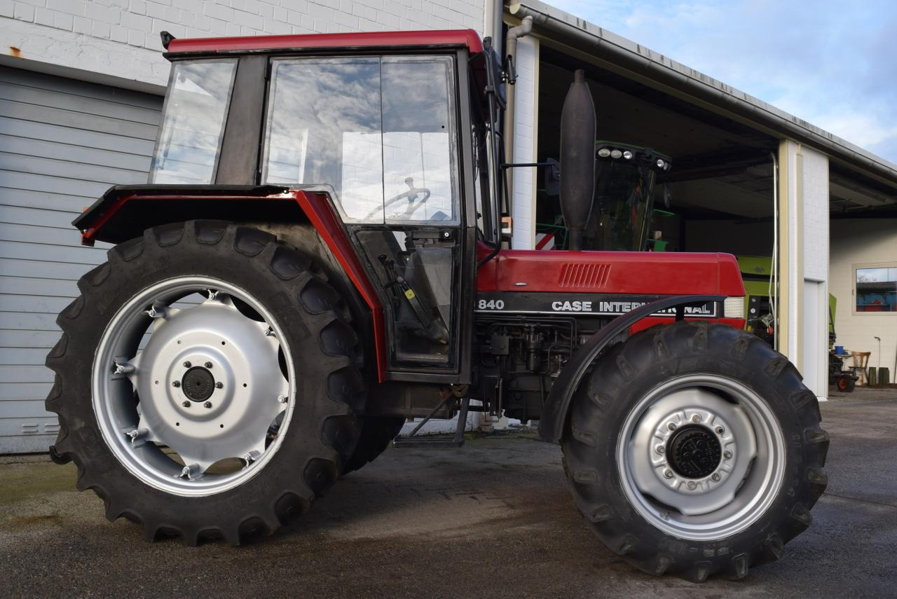 Case-IH 840 - Трактор: фото 1 Case-IH 840 - Трактор: фото 1