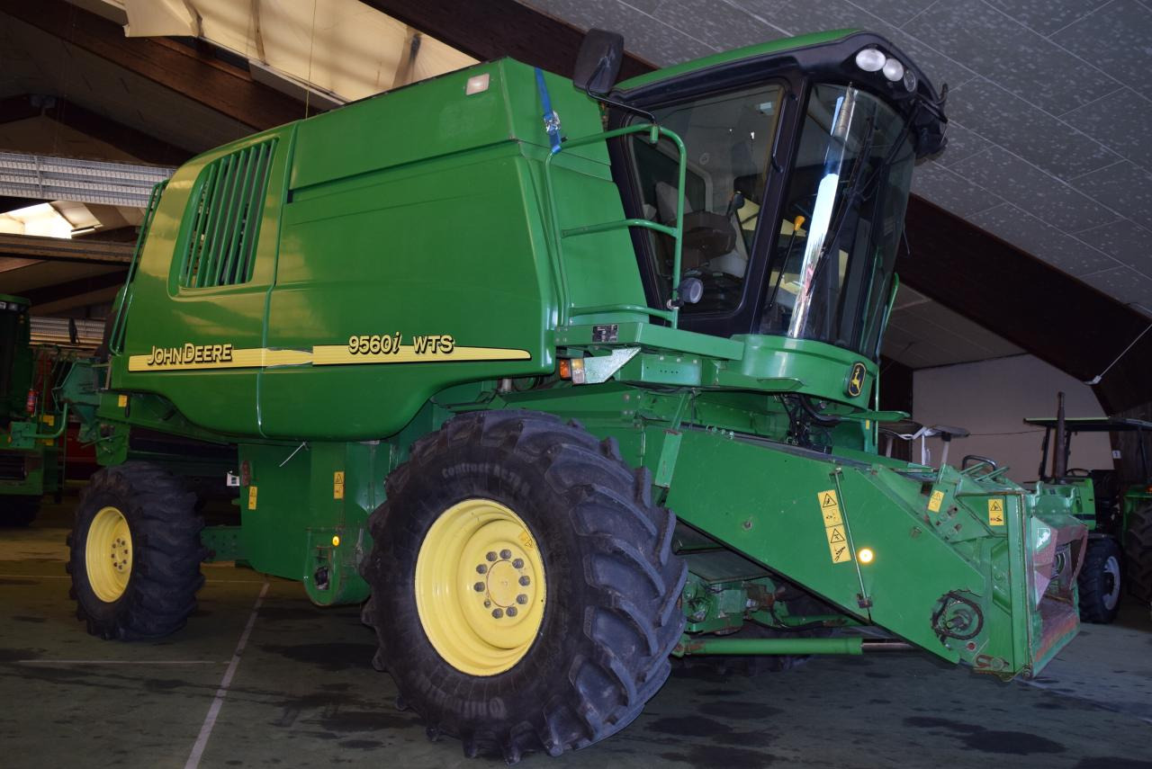 John Deere 9560 i WTS - Зернозбиральний комбайн: фото 2 John Deere 9560 i WTS - Зернозбиральний комбайн: фото 2