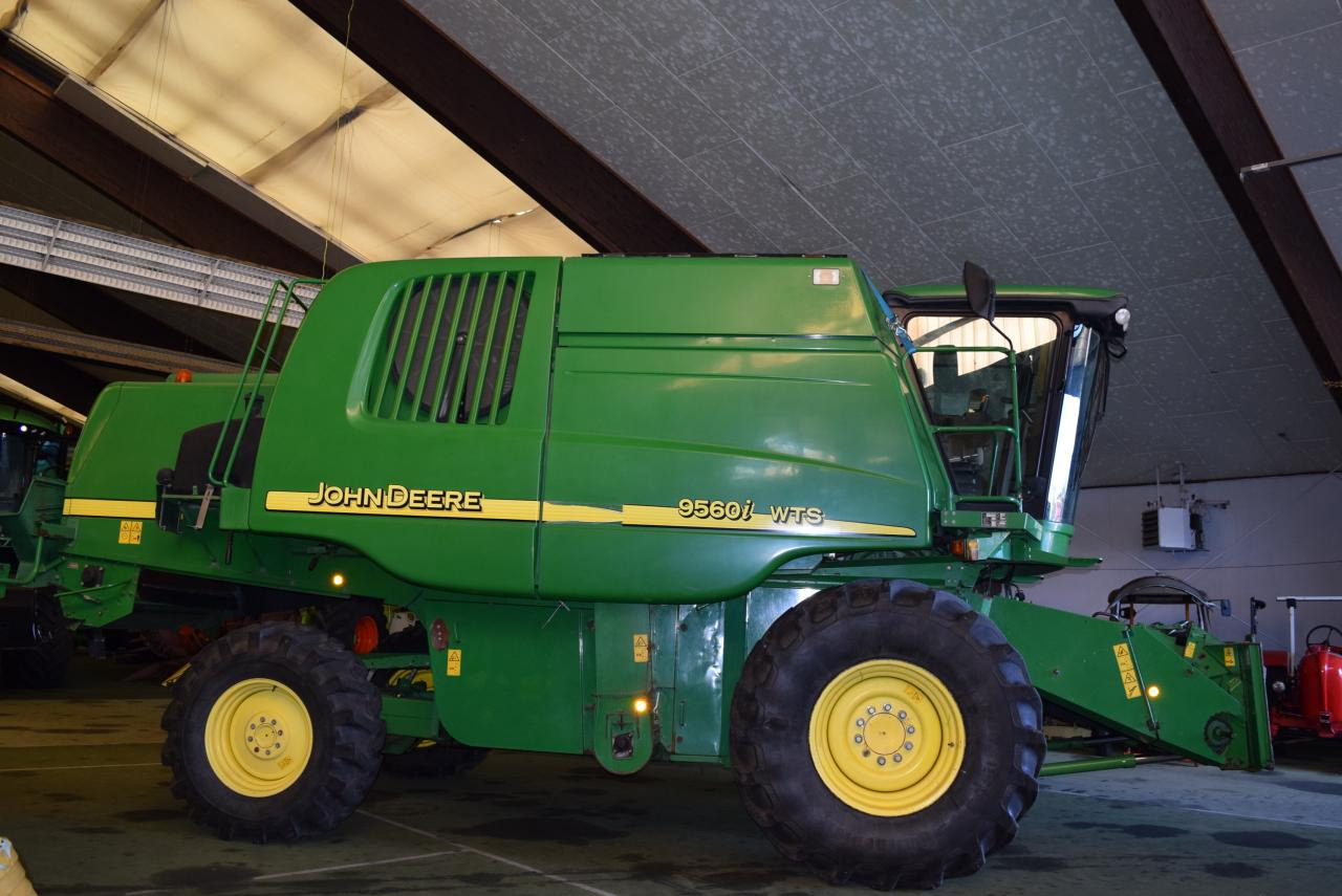 John Deere 9560 i WTS - Зернозбиральний комбайн: фото 1 John Deere 9560 i WTS - Зернозбиральний комбайн: фото 1