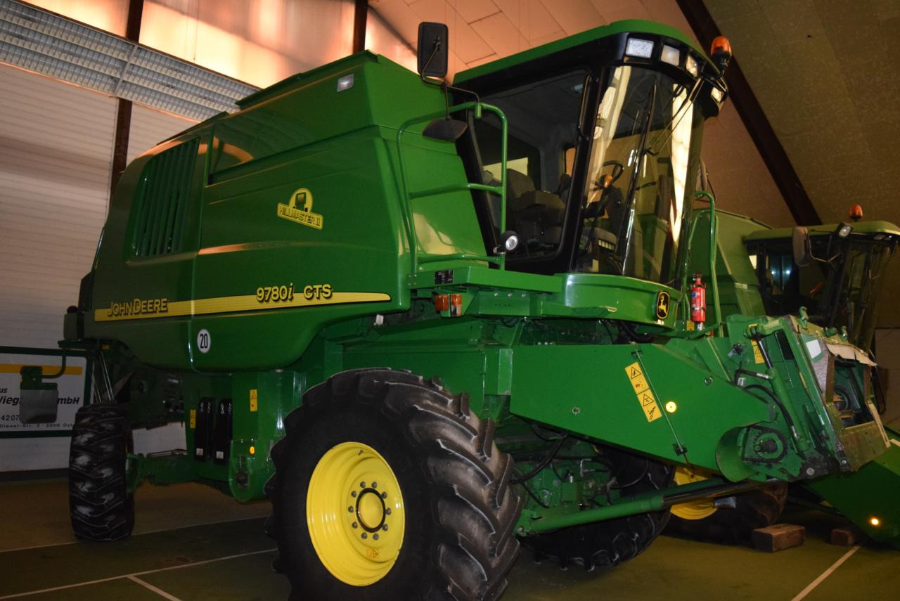 John Deere 9780 i CTS Hillmaster - Зернозбиральний комбайн: фото 3 John Deere 9780 i CTS Hillmaster - Зернозбиральний комбайн: фото 3
