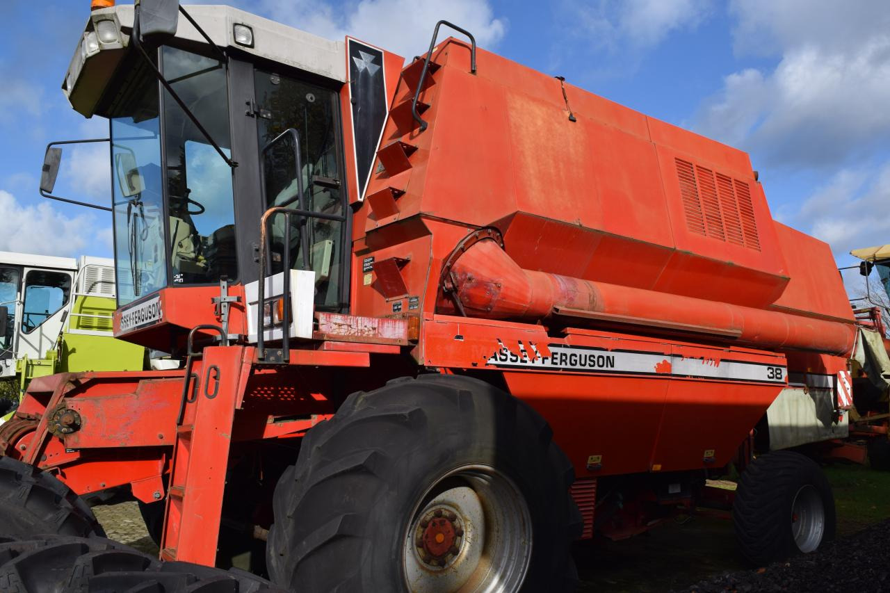 Massey Ferguson MF 38 - Зернозбиральний комбайн: фото 2 Massey Ferguson MF 38 - Зернозбиральний комбайн: фото 2