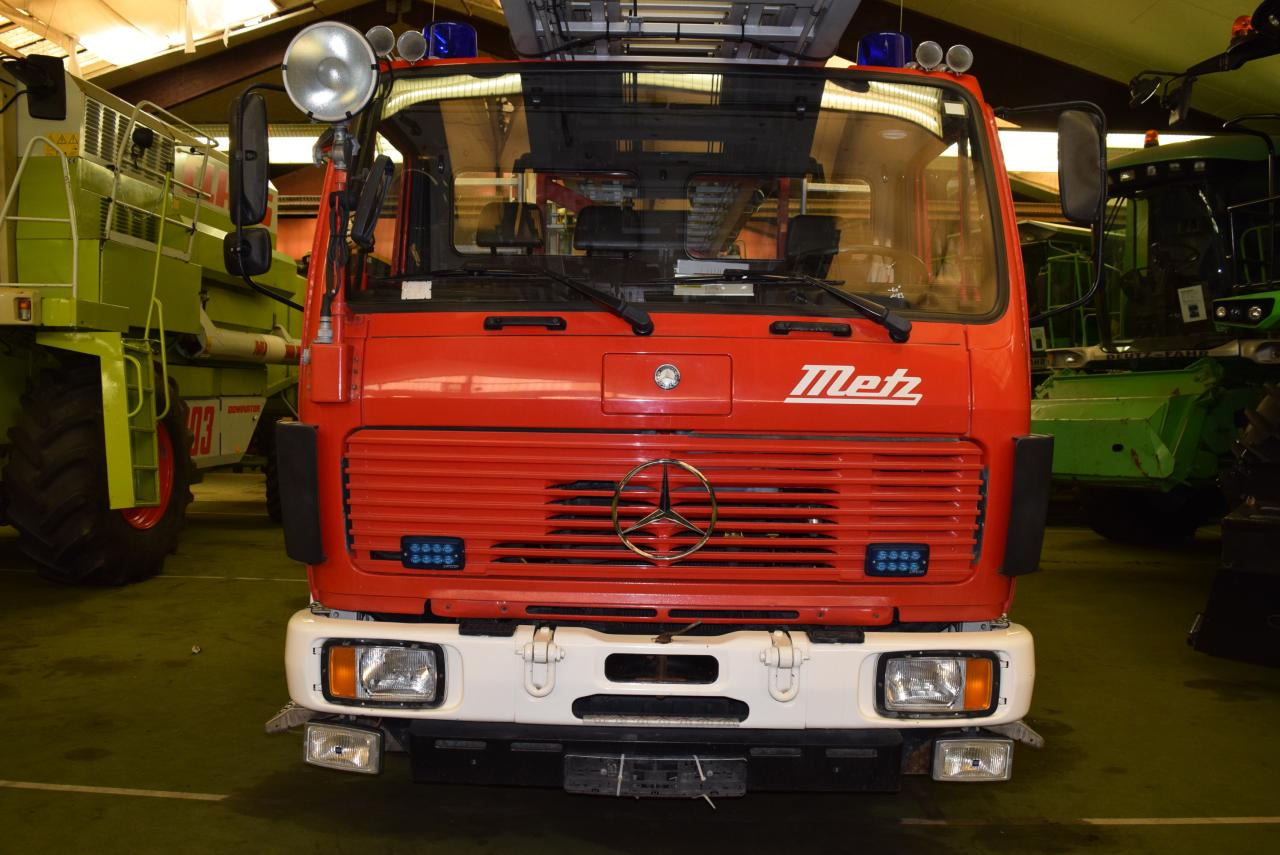 Mercedes-Benz 1422 F 4x2 DLK 23 12 Drehleiter - Гаковий мультиліфт вантажівка: фото 4 Mercedes-Benz 1422 F 4x2 DLK 23 12 Drehleiter - Гаковий мультиліфт вантажівка: фото 4