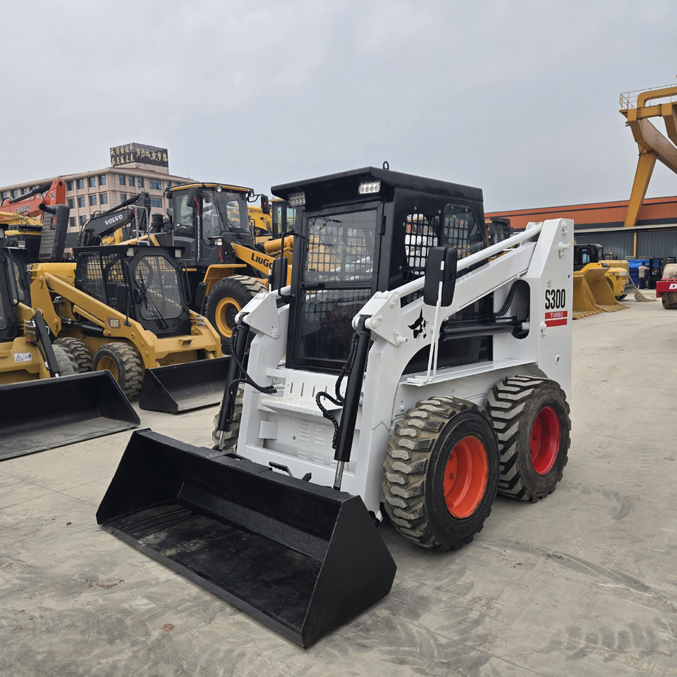 BOBCAT S300 - Міні-навантажувач: фото 3 BOBCAT S300 - Міні-навантажувач: фото 3