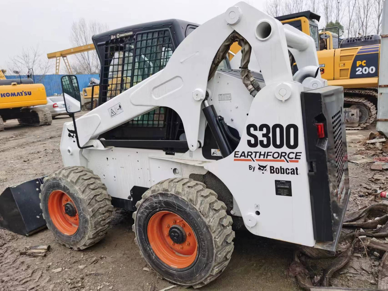 Bobcat S300 - Міні-навантажувач: фото 4 Bobcat S300 - Міні-навантажувач: фото 4