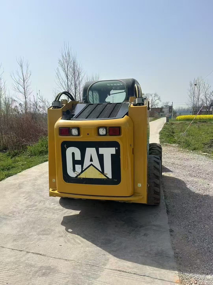 CATERPILLAR 246C - Міні-навантажувач: фото 4 CATERPILLAR 246C - Міні-навантажувач: фото 4