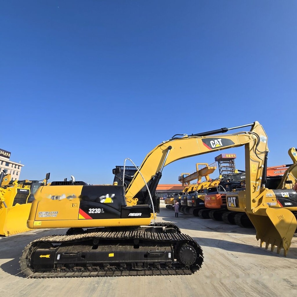 Caterpillar 323DL - Гусеничний екскаватор: фото 1 Caterpillar 323DL - Гусеничний екскаватор: фото 1