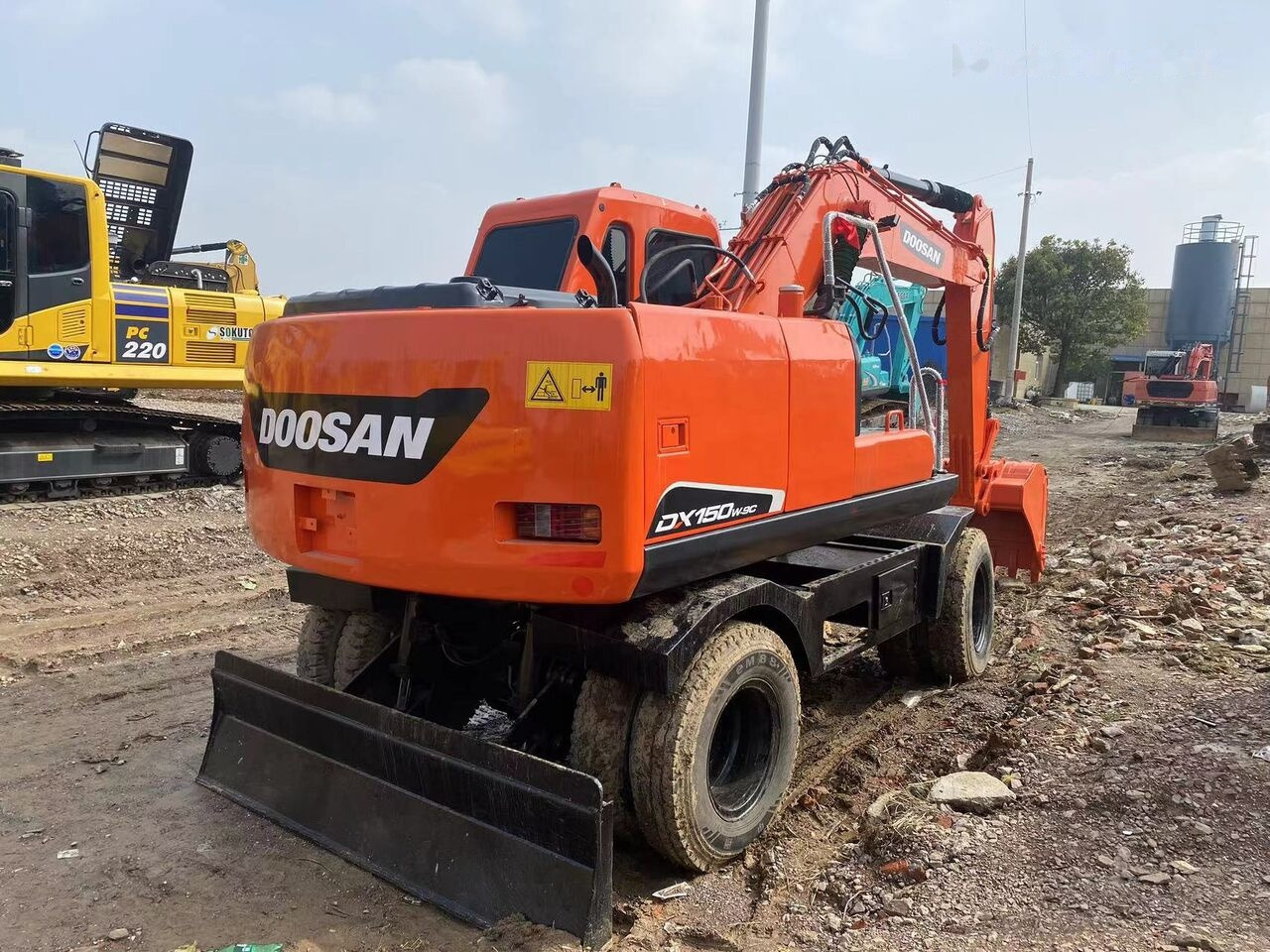 Doosan DX150W - Колісний екскаватор: фото 2 Doosan DX150W - Колісний екскаватор: фото 2