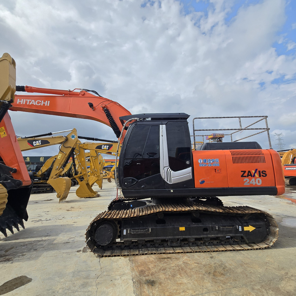 HITACHI ZX240 - Гусеничний екскаватор: фото 1 HITACHI ZX240 - Гусеничний екскаватор: фото 1