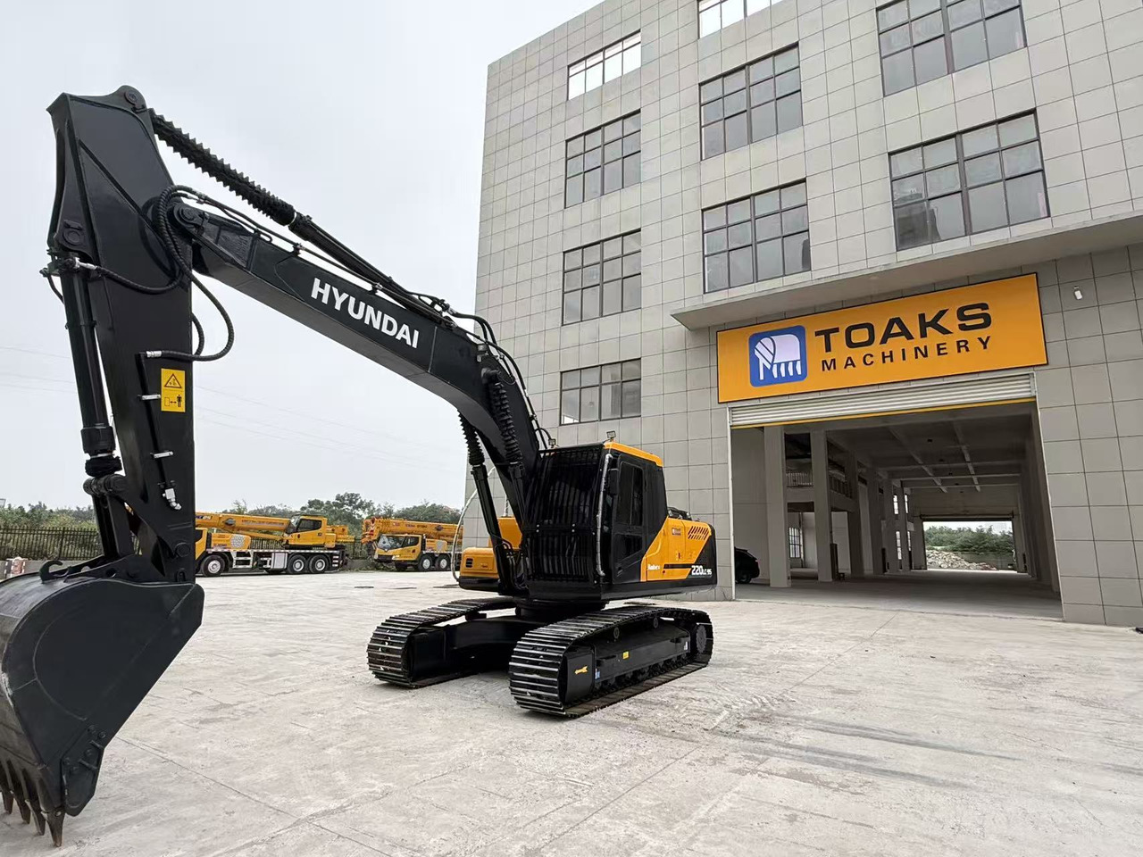 HYUNDAI R220LC-9S - Гусеничний екскаватор: фото 2 HYUNDAI R220LC-9S - Гусеничний екскаватор: фото 2