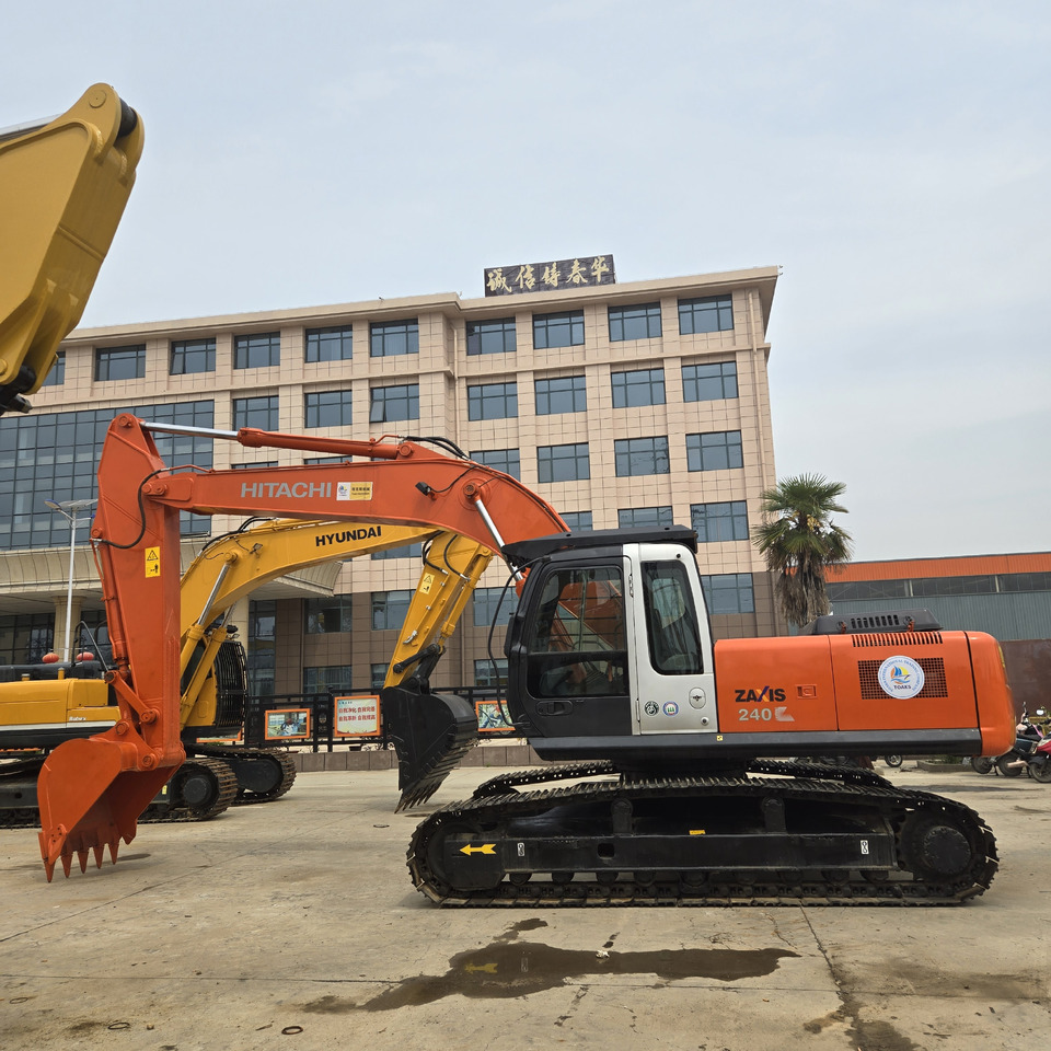 Hitachi ZX240 - Гусеничний екскаватор: фото 1 Hitachi ZX240 - Гусеничний екскаватор: фото 1
