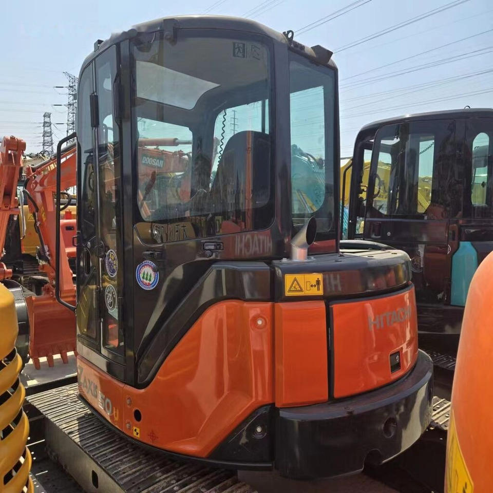 Hitachi ZX50U - Міні-екскаватор: фото 1 Hitachi ZX50U - Міні-екскаватор: фото 1