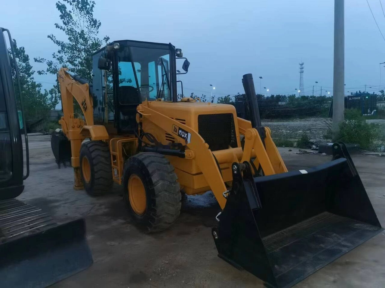 JCB 3CX - Екскаватор-навантажувач: фото 1 JCB 3CX - Екскаватор-навантажувач: фото 1