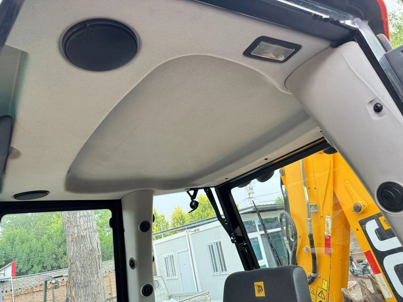 JCB 3CX Telescopic Arm Plus Four in One Bucket - Екскаватор-навантажувач: фото 4 JCB 3CX Telescopic Arm Plus Four in One Bucket - Екскаватор-навантажувач: фото 4