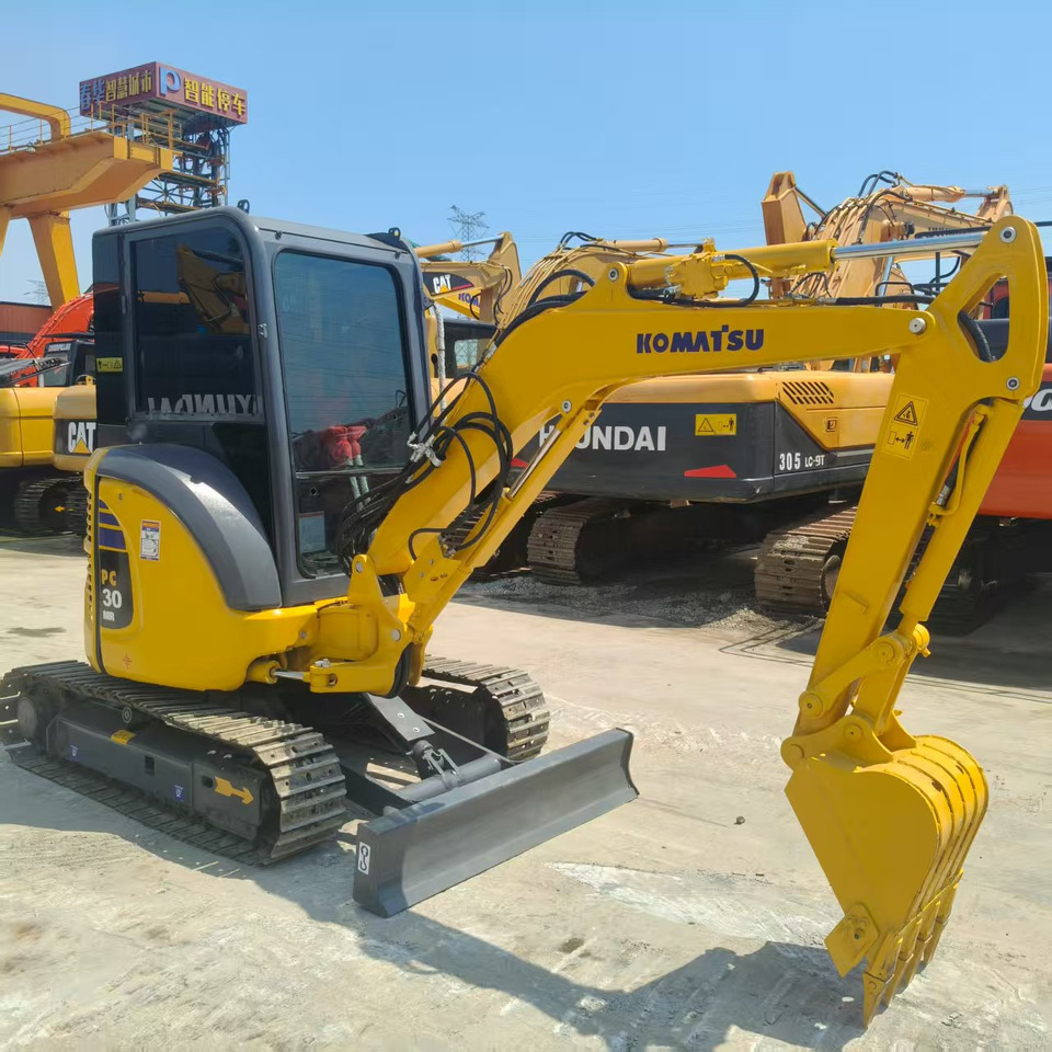 KOMATSU PC30 - Міні-екскаватор: фото 1 KOMATSU PC30 - Міні-екскаватор: фото 1