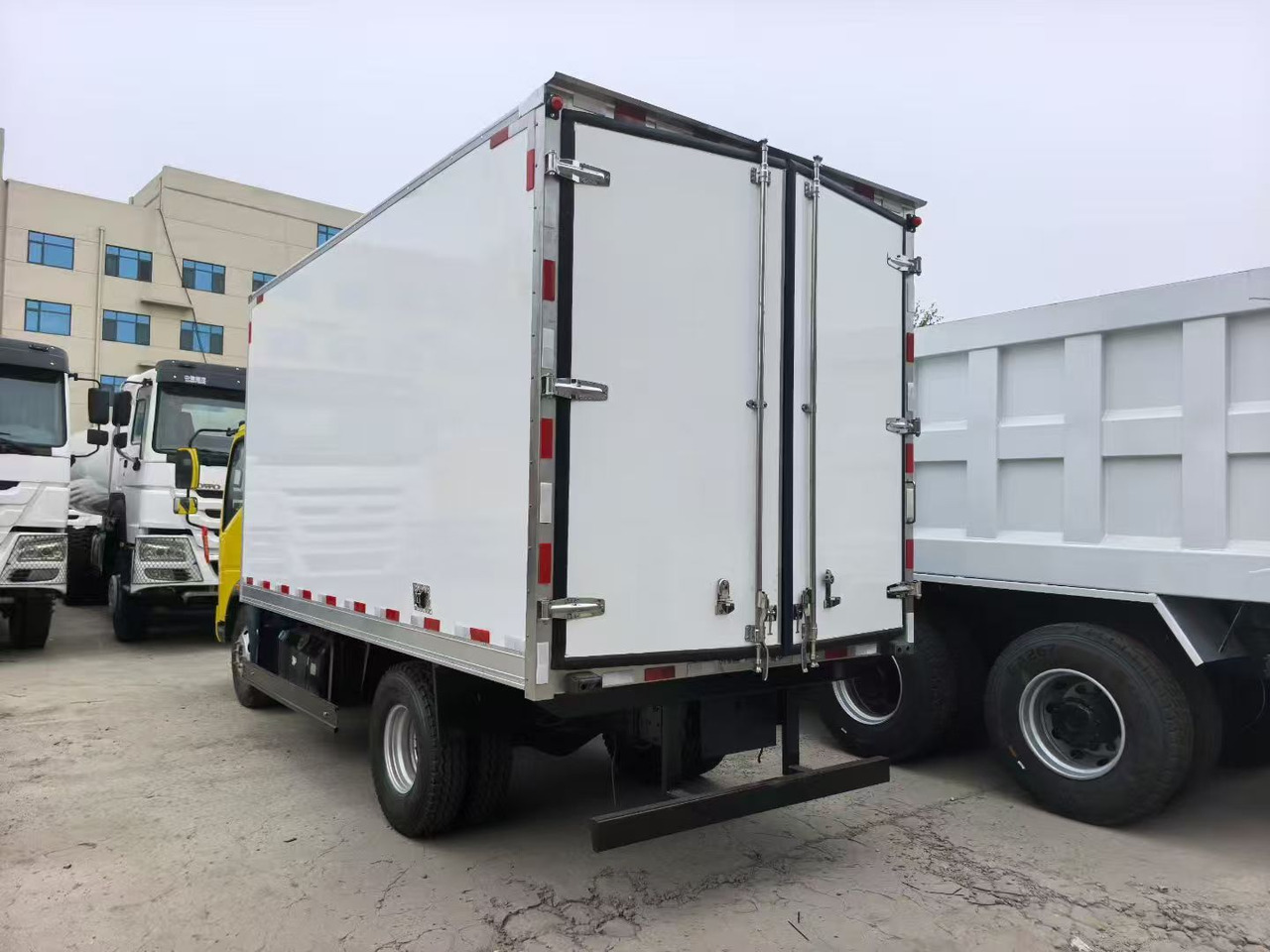 - Рефрижератор вантажівка: фото 2 - Рефрижератор вантажівка: фото 2