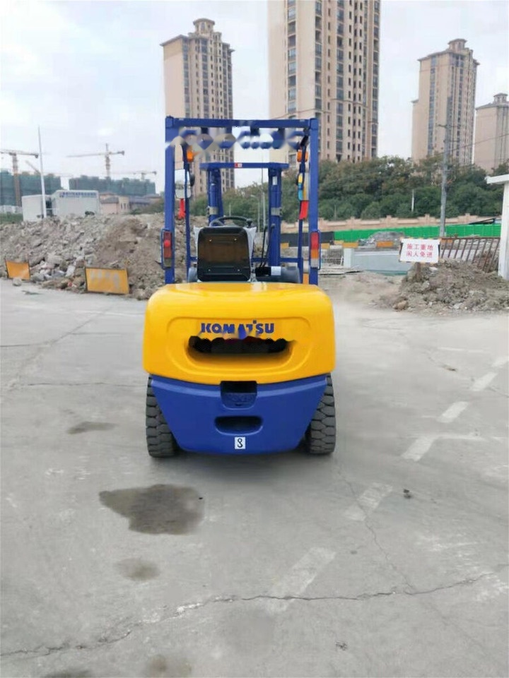Komatsu FD30 - Дизельний навантажувач: фото 2 Komatsu FD30 - Дизельний навантажувач: фото 2