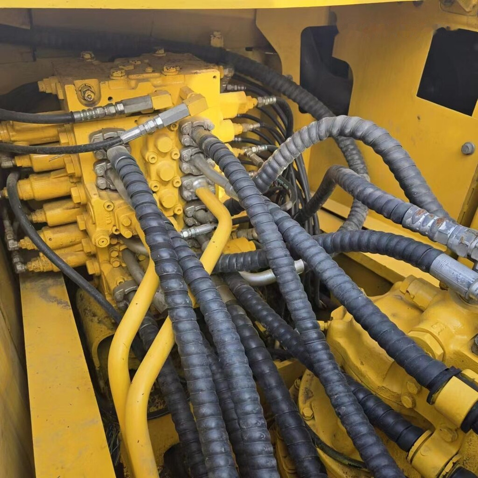 Гусеничний екскаватор Komatsu PC200-8: фото 10