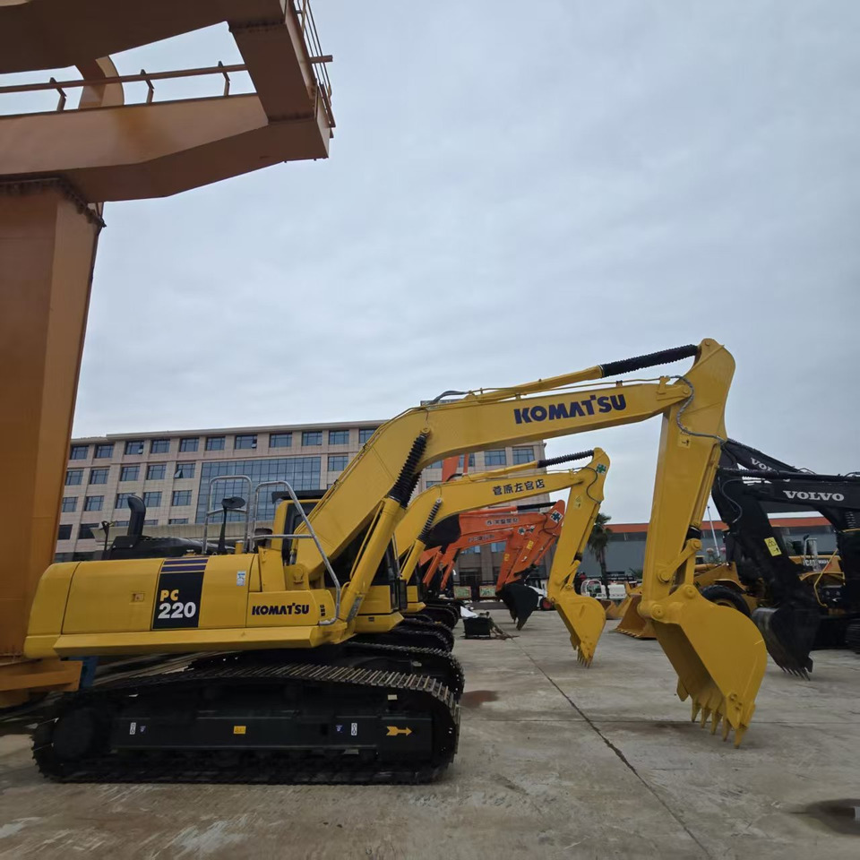 Komatsu PC220-8 - Гусеничний екскаватор: фото 3 Komatsu PC220-8 - Гусеничний екскаватор: фото 3