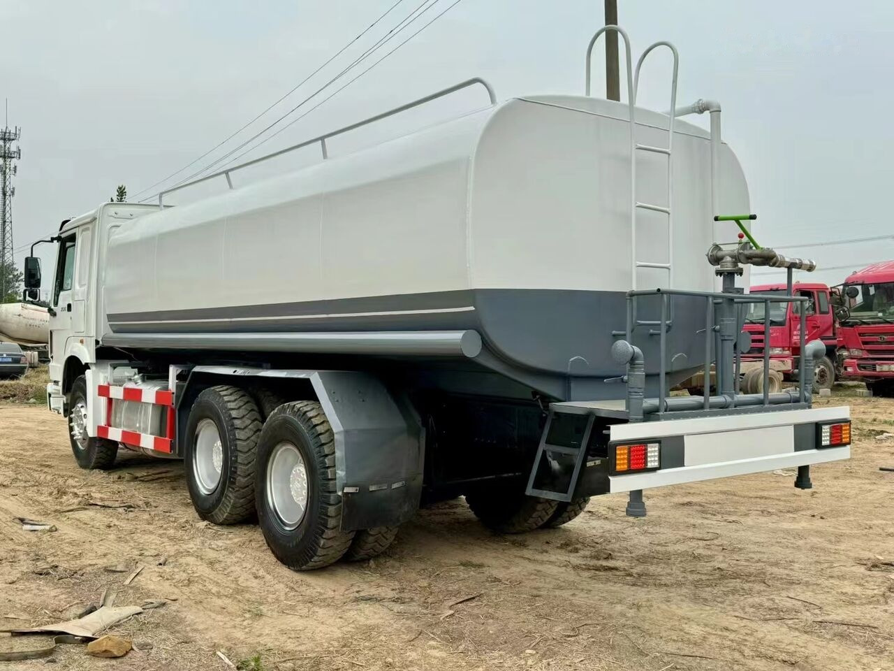 Sinotruk Howo 6*4 20cm³ - Комунальна/ Спеціальна техніка: фото 3 Sinotruk Howo 6*4 20cm³ - Комунальна/ Спеціальна техніка: фото 3