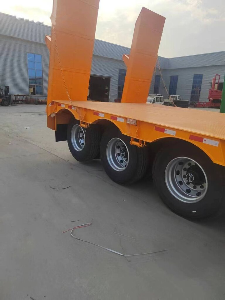 New low bed semi-tralier - Низькорамна платформа напівпричіп: фото 1 New low bed semi-tralier - Низькорамна платформа напівпричіп: фото 1