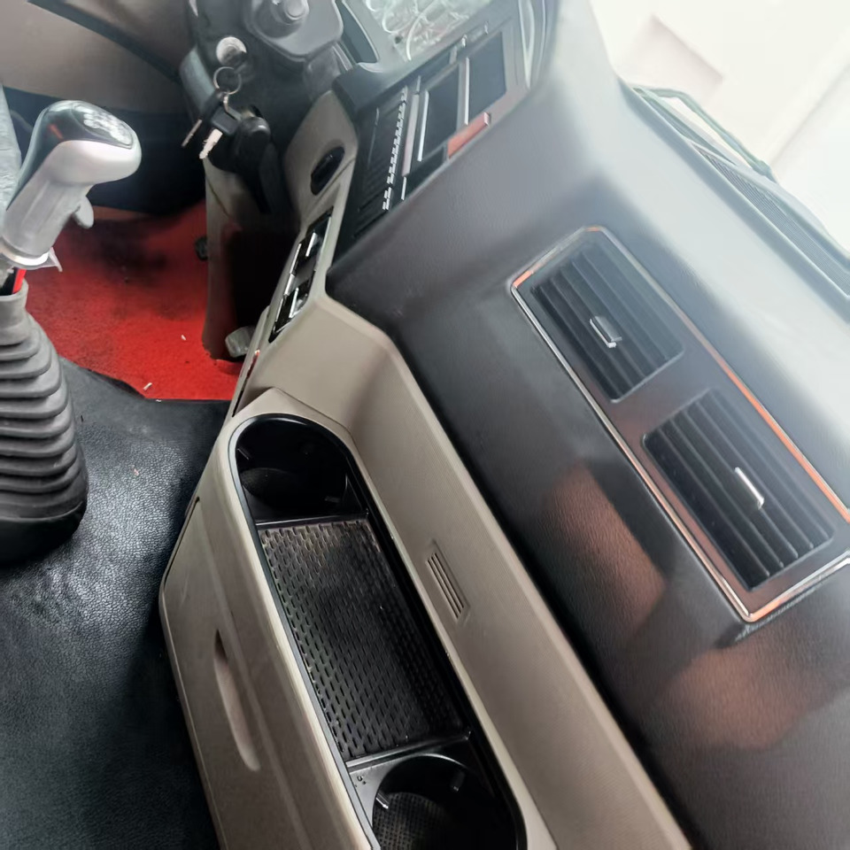 Самоскид вантажівка SINOTRUK HOHAN 6x4: фото 8 Самоскид вантажівка SINOTRUK HOHAN 6x4: фото 8