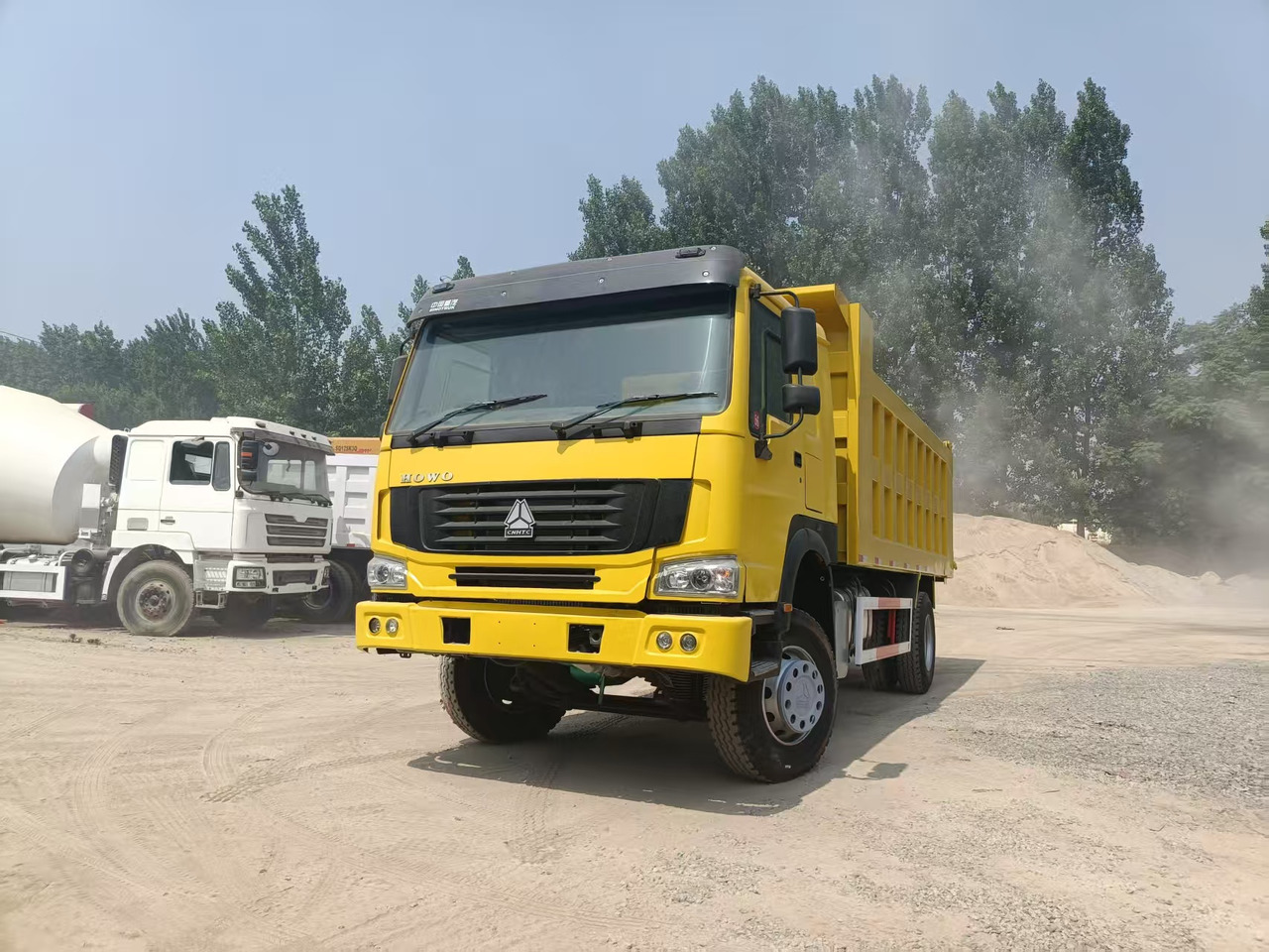 SINOTRUK HOWO 4x2 - Самоскид вантажівка: фото 3 SINOTRUK HOWO 4x2 - Самоскид вантажівка: фото 3
