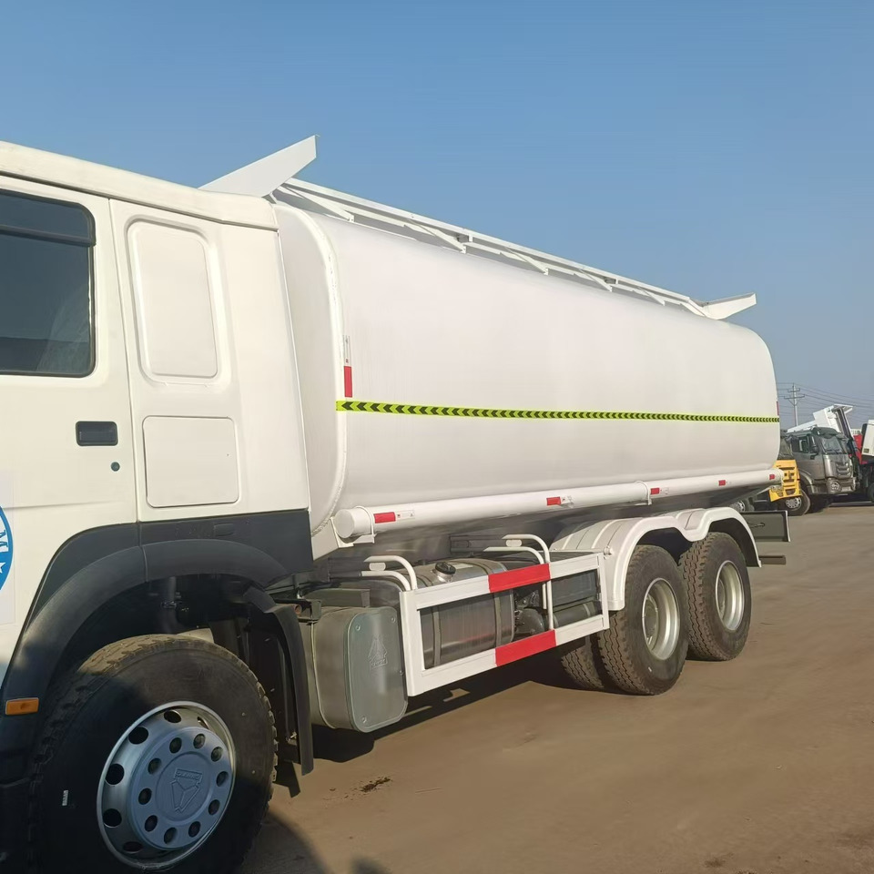 SINOTRUK HOWO - Вантажівка цистерна: фото 1 SINOTRUK HOWO - Вантажівка цистерна: фото 1