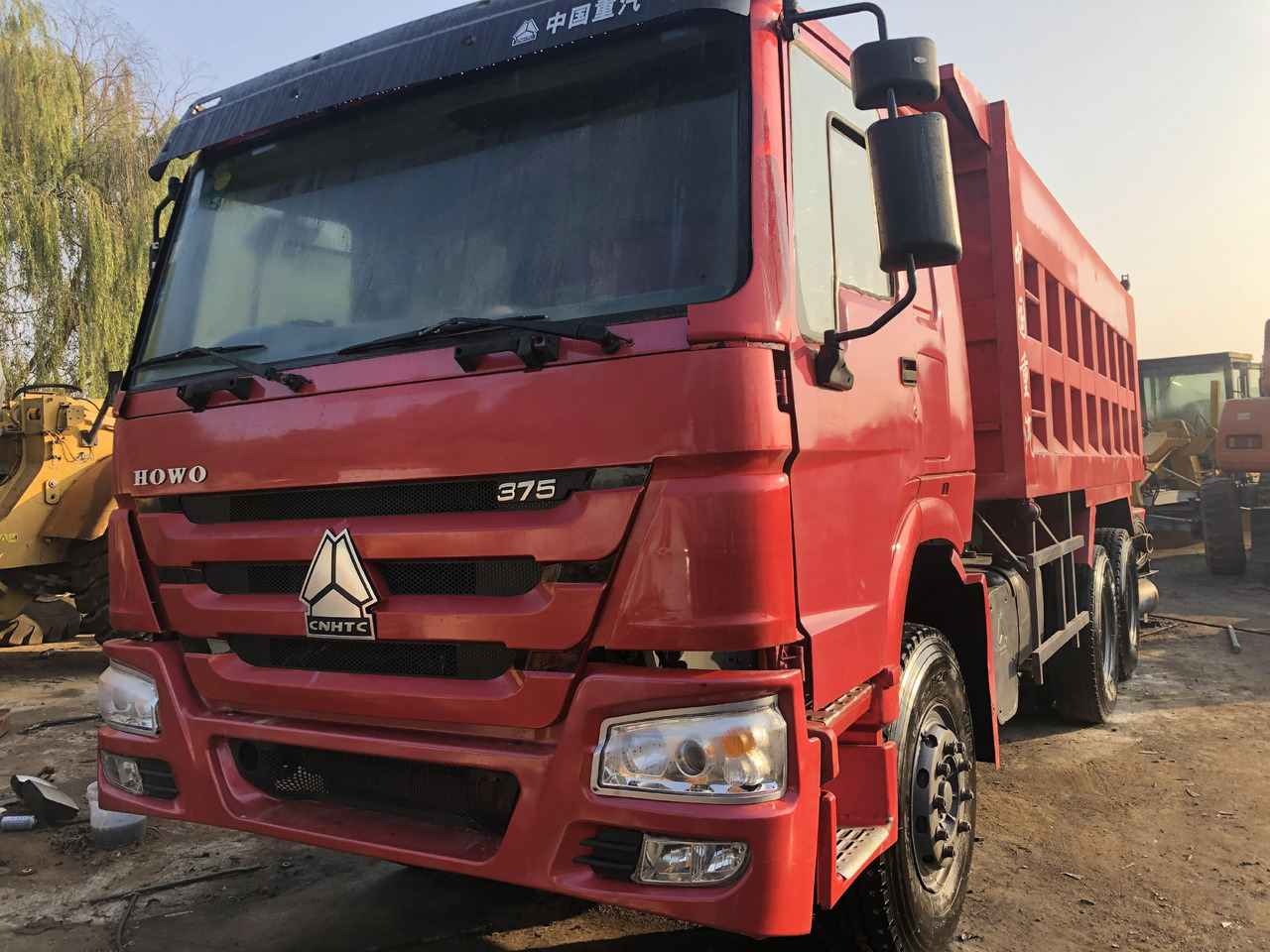 SINOTRUK HOWO - Самоскид вантажівка: фото 1 SINOTRUK HOWO - Самоскид вантажівка: фото 1