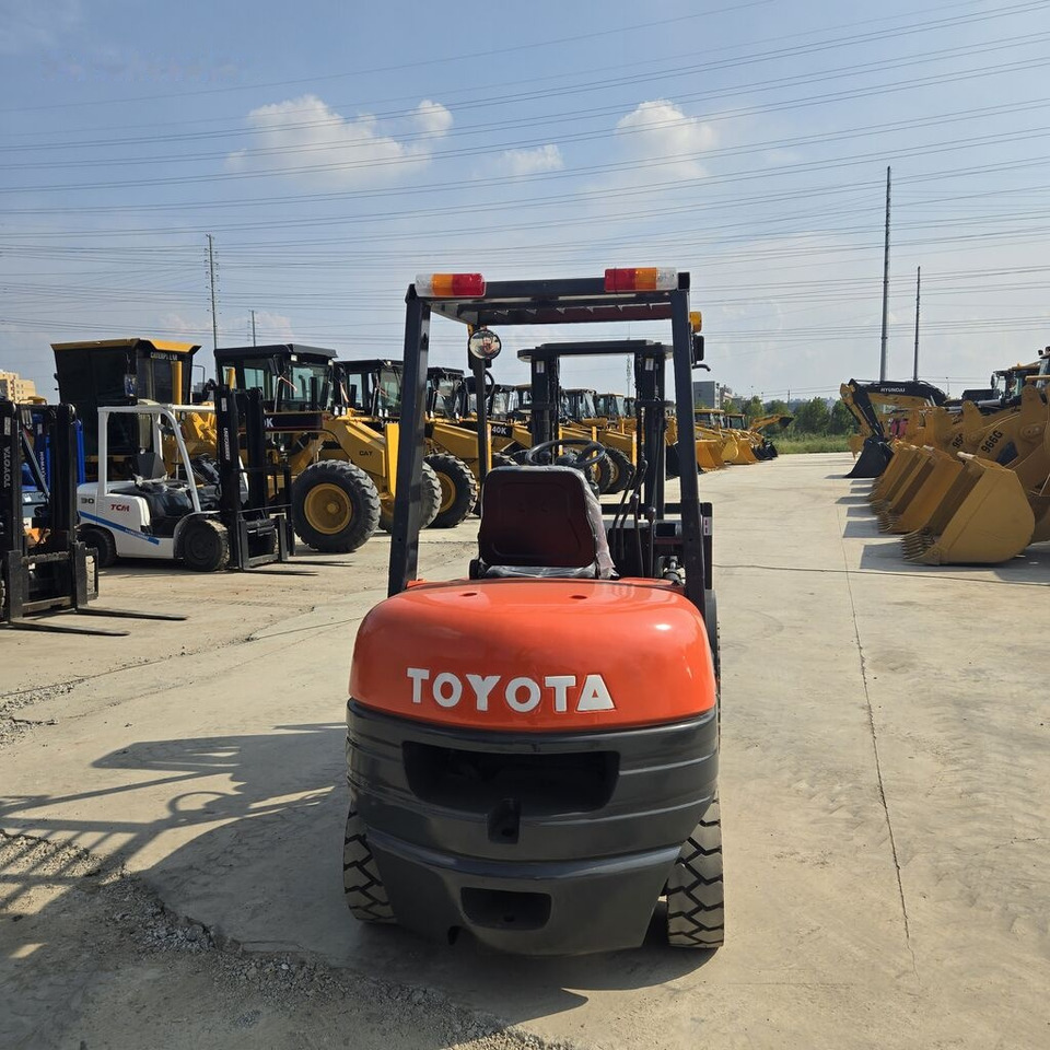 Газовий навантажувач Toyota FD30: фото 8 Газовий навантажувач Toyota FD30: фото 8