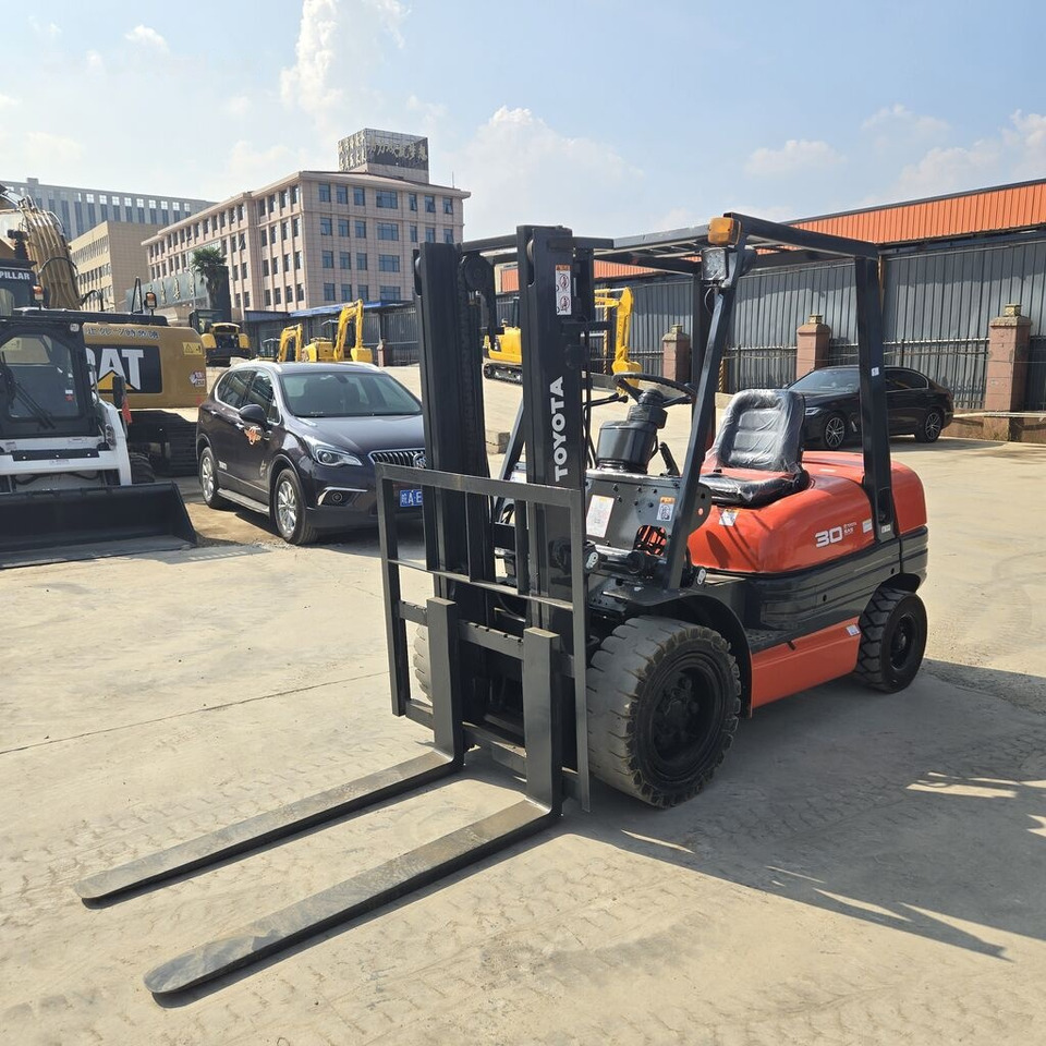 Газовий навантажувач Toyota FD30: фото 6 Газовий навантажувач Toyota FD30: фото 6