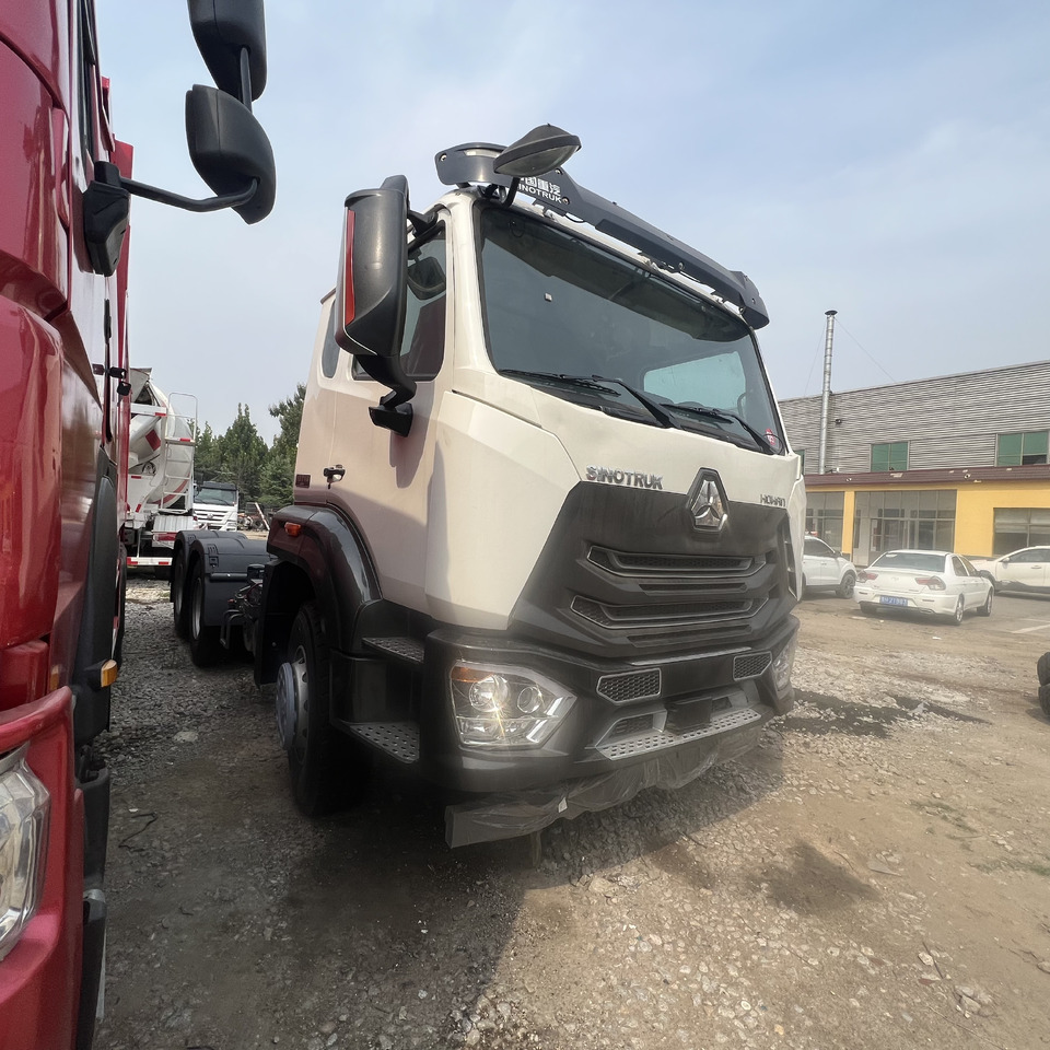 SINOTRUK HOHAN - Тягач: фото 2 SINOTRUK HOHAN - Тягач: фото 2