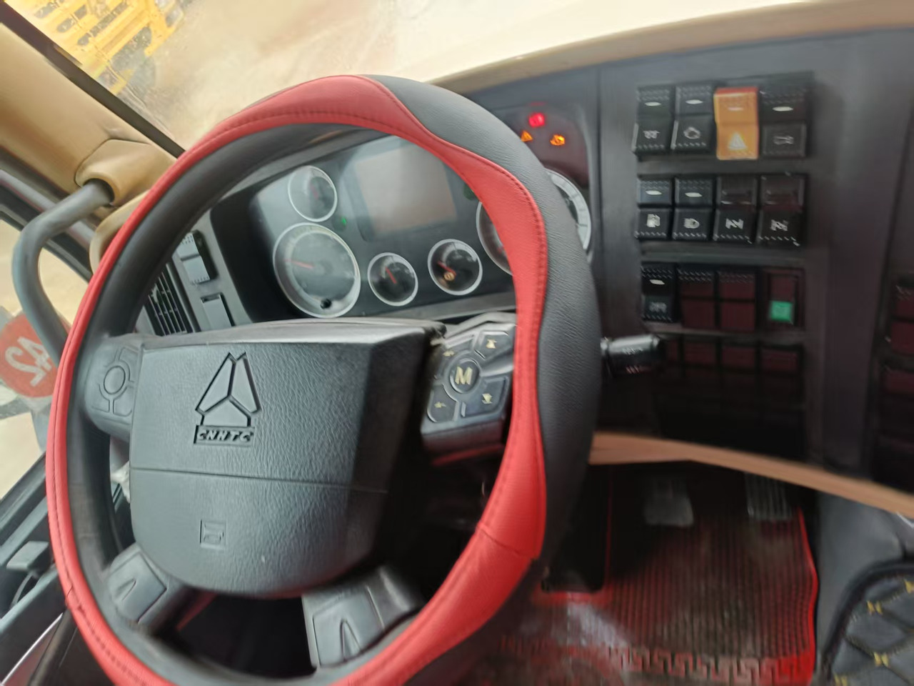 Тягач SINOTRUK HOWO A7: фото 8