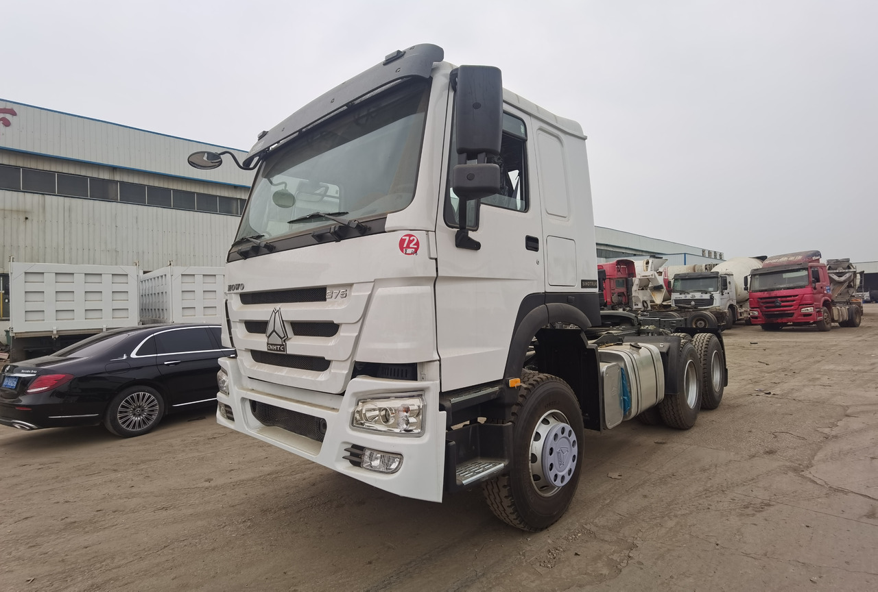 SINOTRUK HOWO trailer head - Тягач: фото 1 SINOTRUK HOWO trailer head - Тягач: фото 1