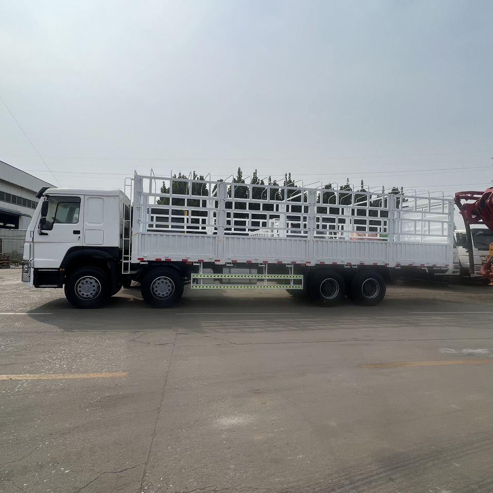 SINOTRUK HOWO 8*4 Fence Truck - Вантажівка: фото 3 SINOTRUK HOWO 8*4 Fence Truck - Вантажівка: фото 3