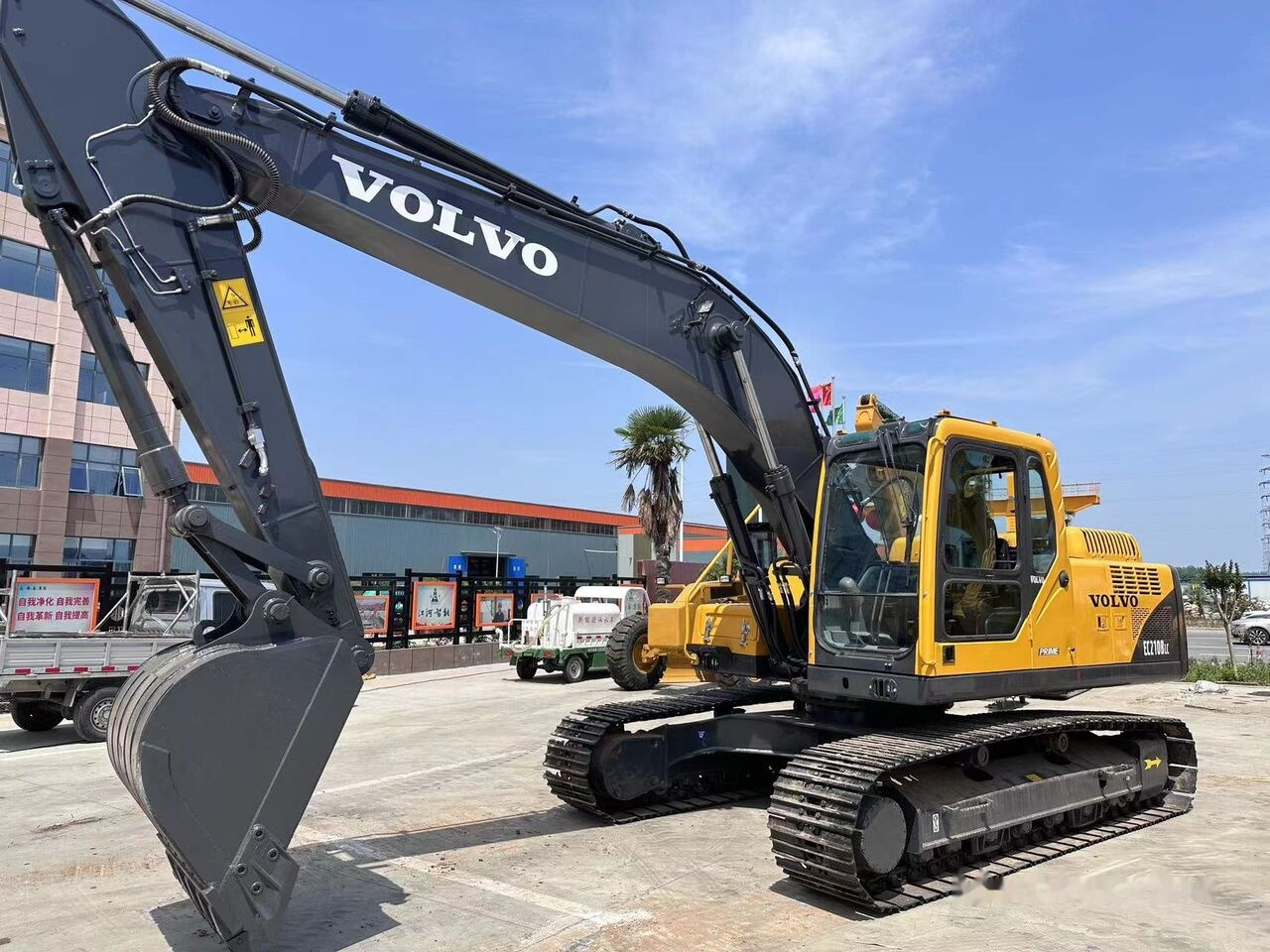 Volvo EC210BLC - Гусеничний екскаватор: фото 1 Volvo EC210BLC - Гусеничний екскаватор: фото 1