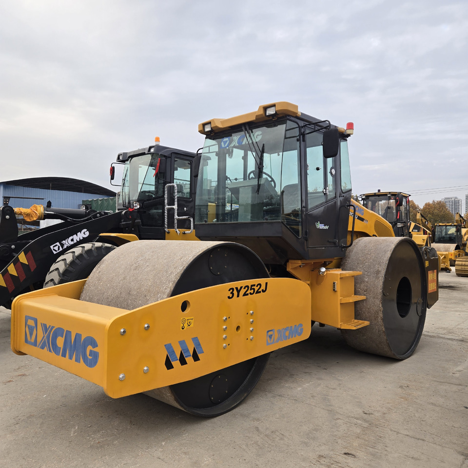 XCMG 3Y252J - Дорожній каток: фото 1 XCMG 3Y252J - Дорожній каток: фото 1