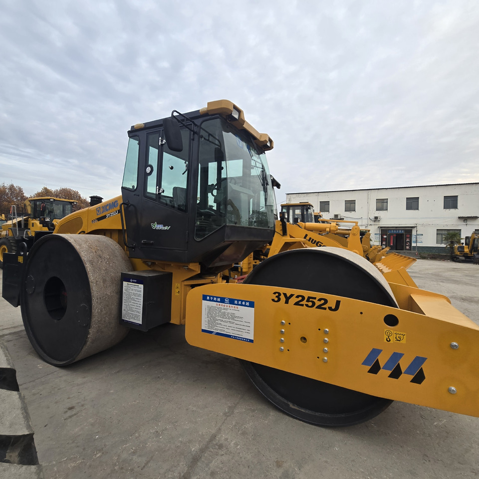 XCMG 3Y252J - Дорожній каток: фото 4 XCMG 3Y252J - Дорожній каток: фото 4